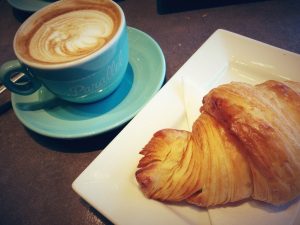 Cafe Au Lait - Croissant