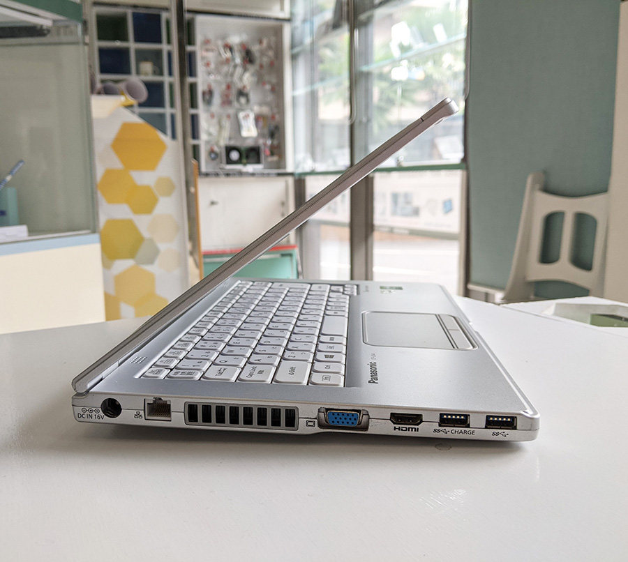 Panasonic CF-LX4 : laptop sản xuất tại Nhật Bản, bảo hành 4 năm